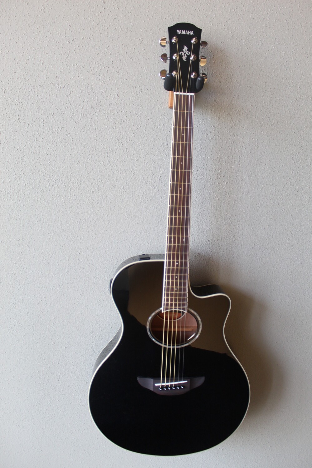 Yamaha APX600 Acoustic/Electric Guitar with Gig Bag - Black