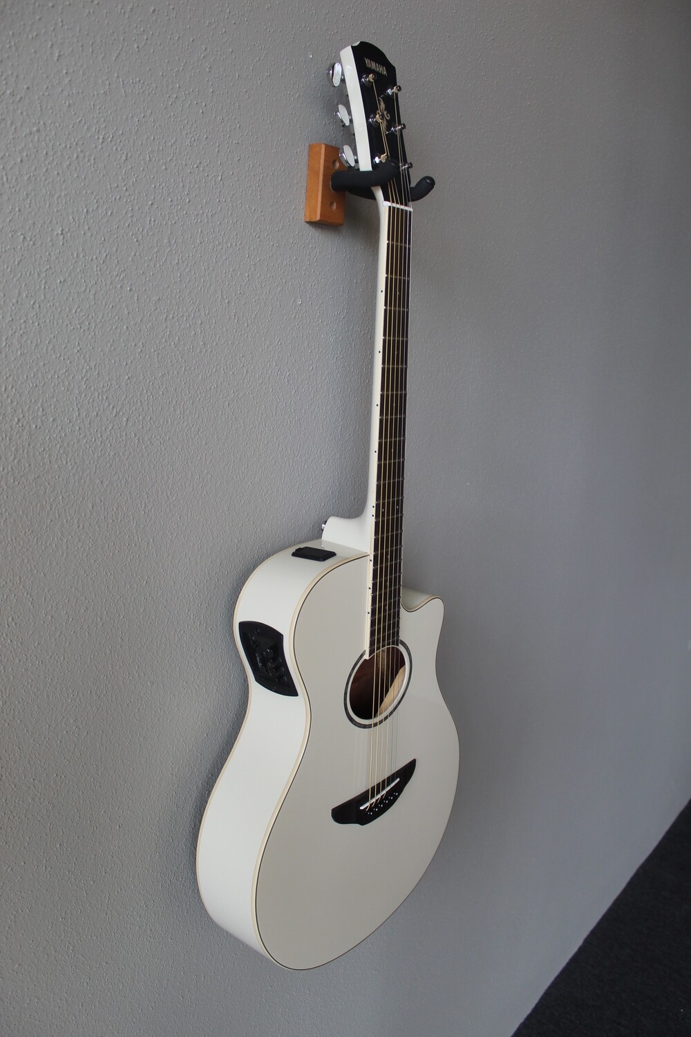 Yamaha APX600 - Vintage White