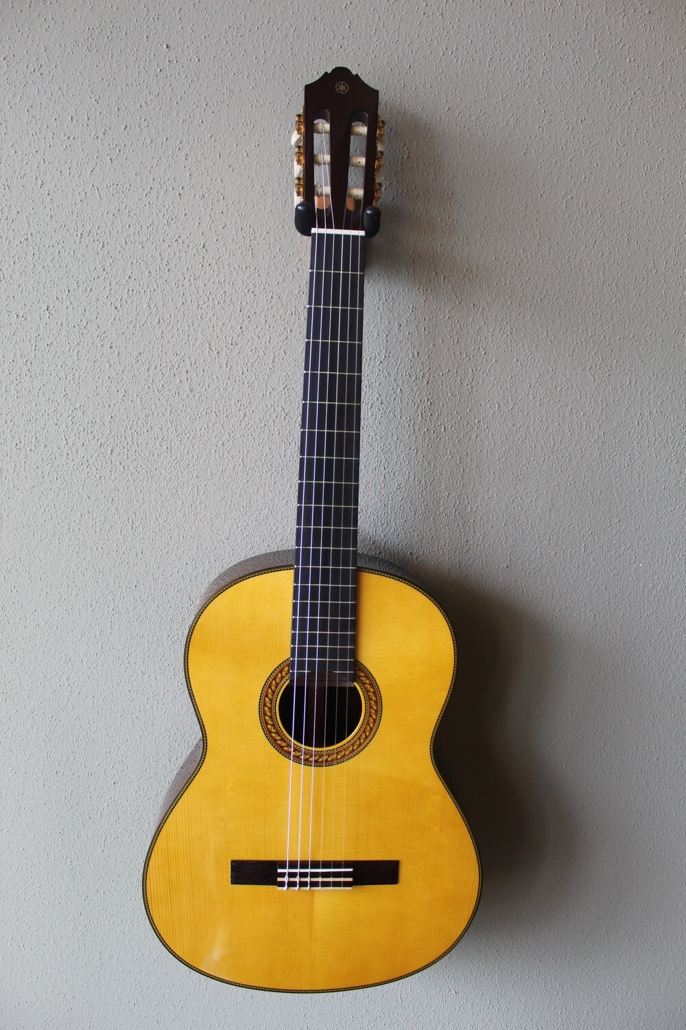 Yamaha CG192S Spruce Top Classical Guitar with Gig Bag