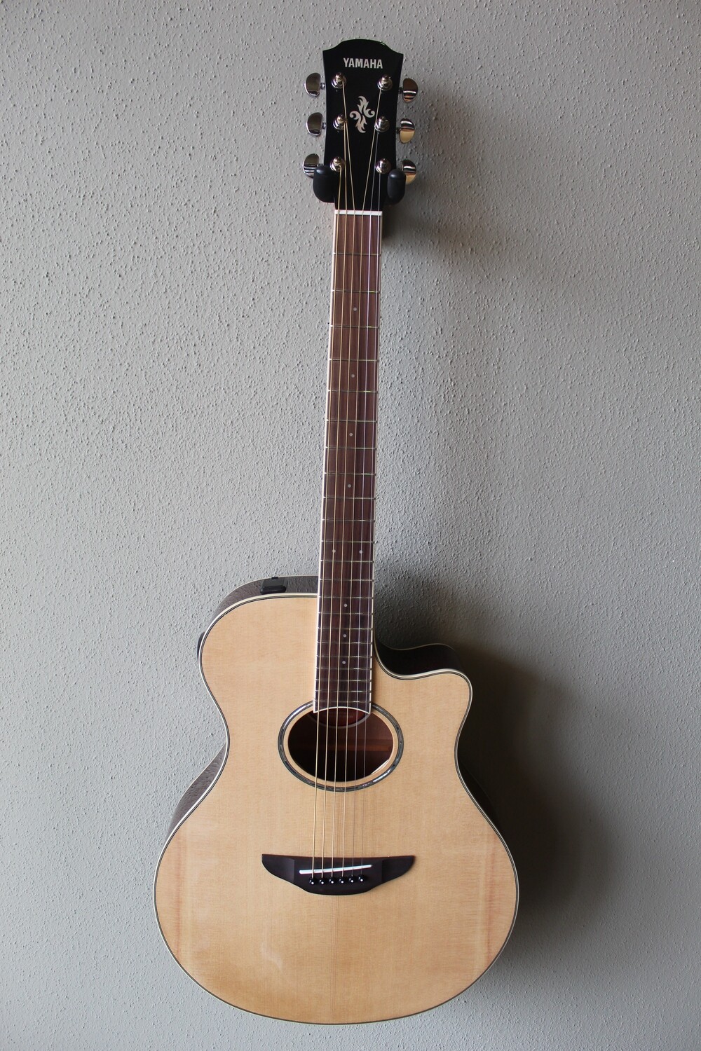 Yamaha APX600 Acoustic/Electric Guitar with Gig Bag - Natural
