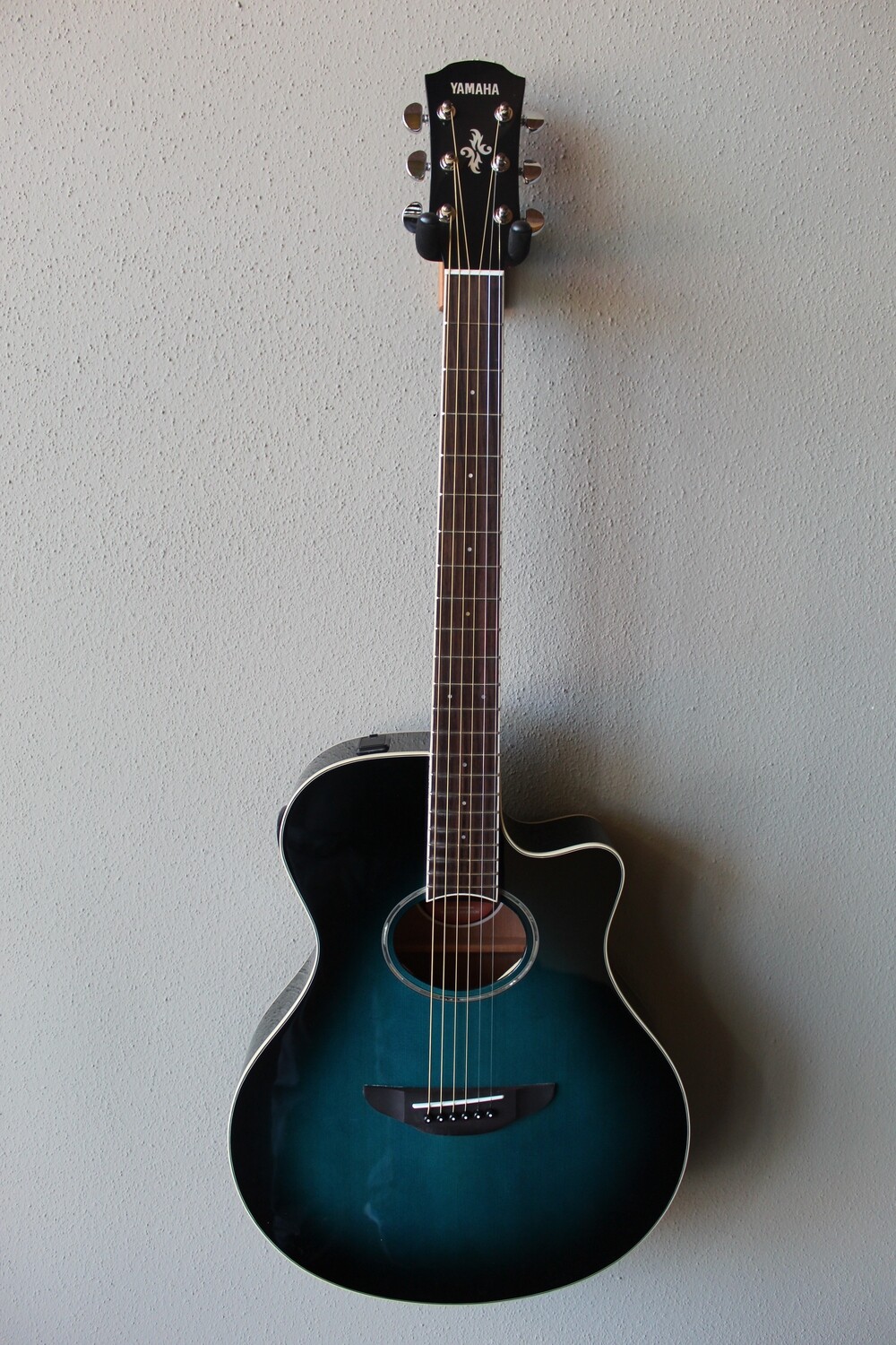 Yamaha APX600 Acoustic/Electric Guitar with Gig Bag - Blue Burst