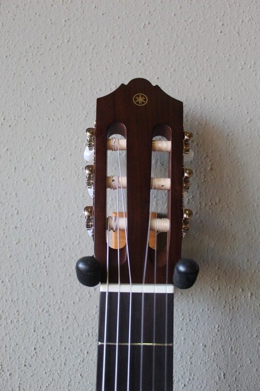 Yamaha CG122MSH Solid Spruce Top Classical Guitar with Gig Bag