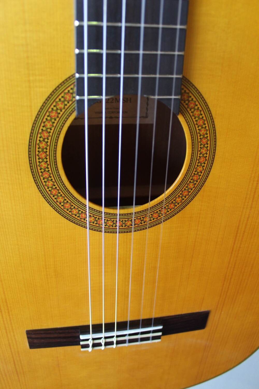 Yamaha CG122MSH Solid Spruce Top Classical Guitar with Gig Bag