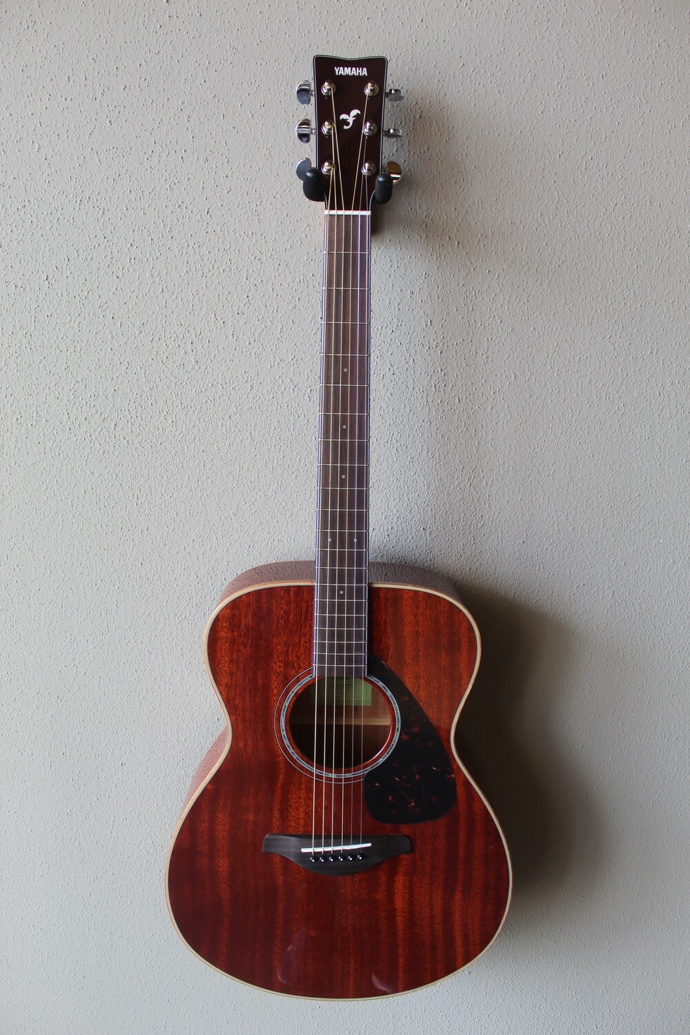 Yamaha FS850 Solid Mahogany Top Concert Acoustic Guitar with Gig Bag