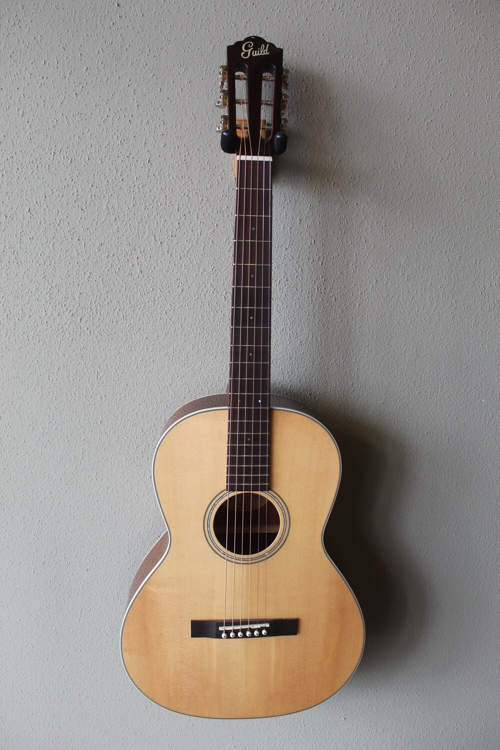 Guild P-240 Memoir Parlor Size Steel String Acoustic Guitar with Gig Bag
