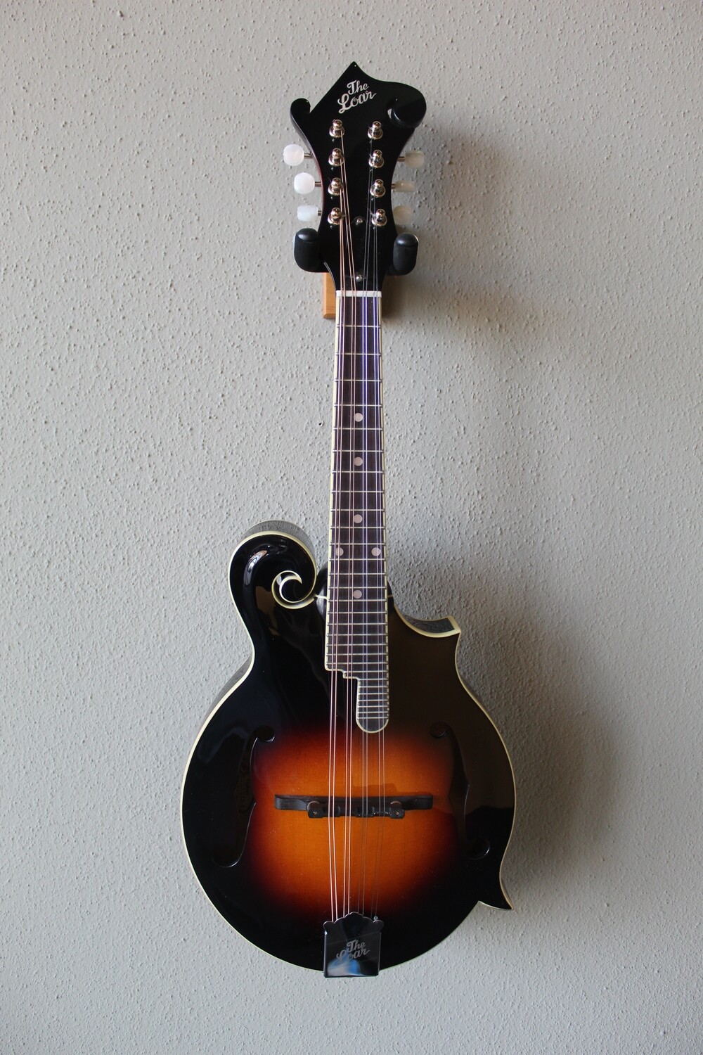 The Loar LM-520 Hand Carved F-Style Performer Mandolin with Gig Bag - Vintage Sunburst
