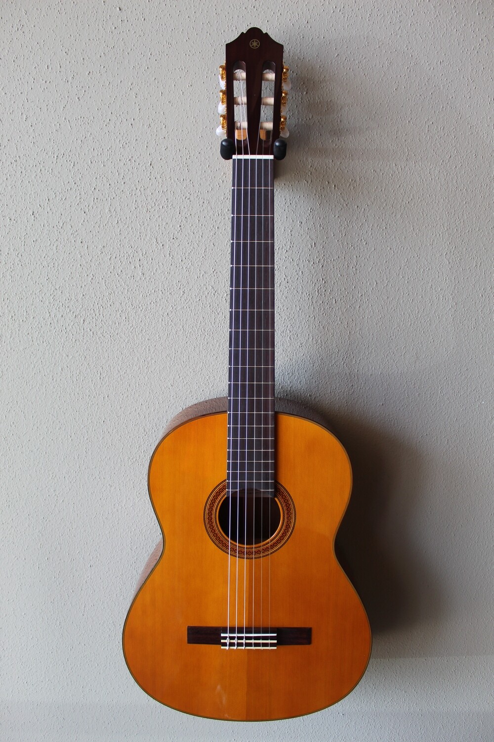 Yamaha CG162C Cedar Top Nylon String Classical Guitar with Gig Bag