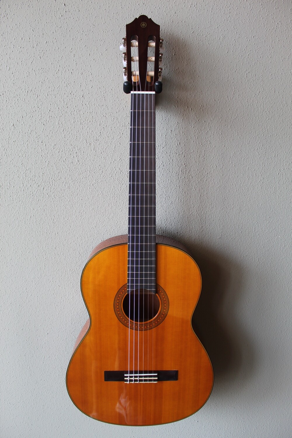Yamaha CG142CH Nylon String Cedar Top Classical Guitar with Gig Bag