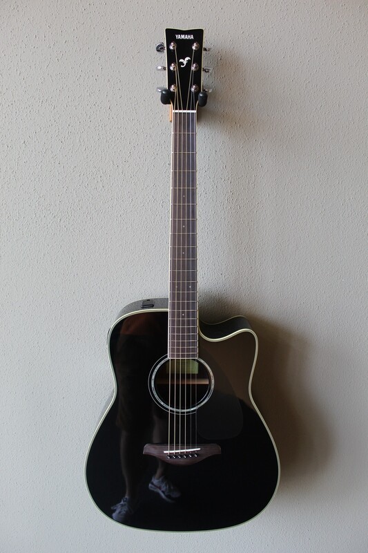 Yamaha FGX830C Dreadnought Acoustic/Electric Guitar with Gig