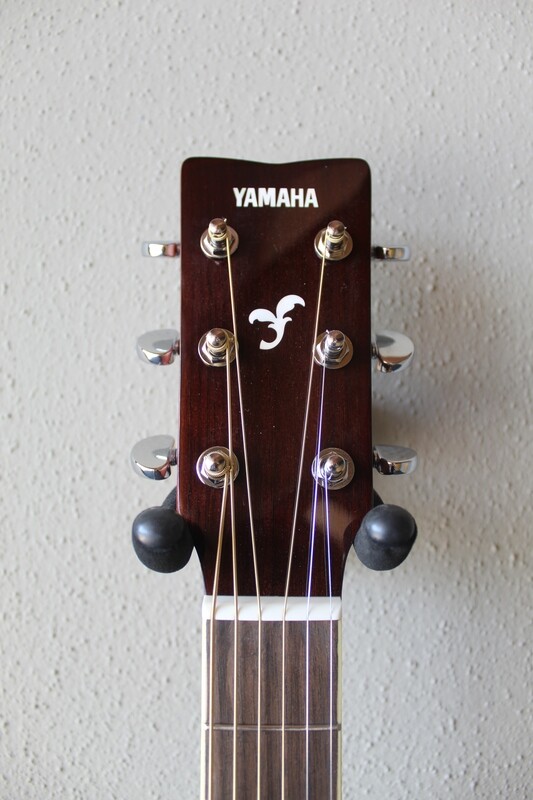 Yamaha FSX820C Steel String Acoustic/Electric Guitar with Gig Bag