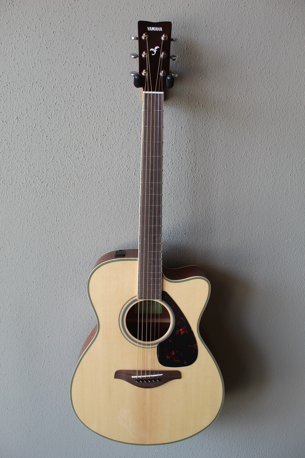 Yamaha FSX820C Steel String Acoustic/Electric Guitar with Gig Bag