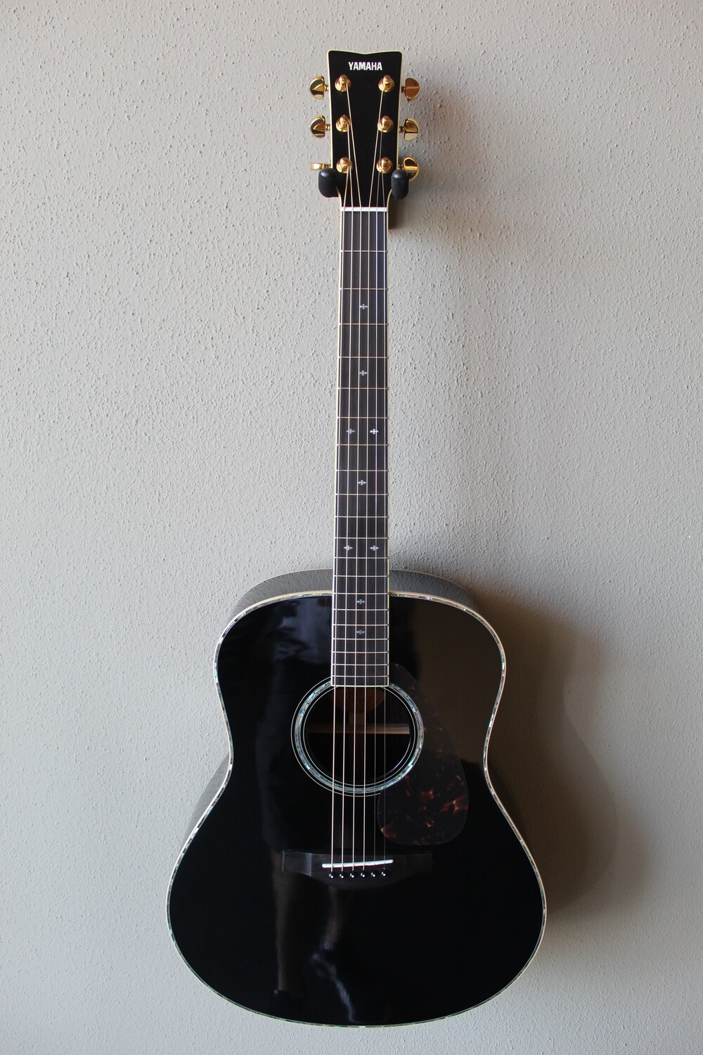Yamaha LL16D Steel String Jumbo Acoustic/Electric Guitar - Black