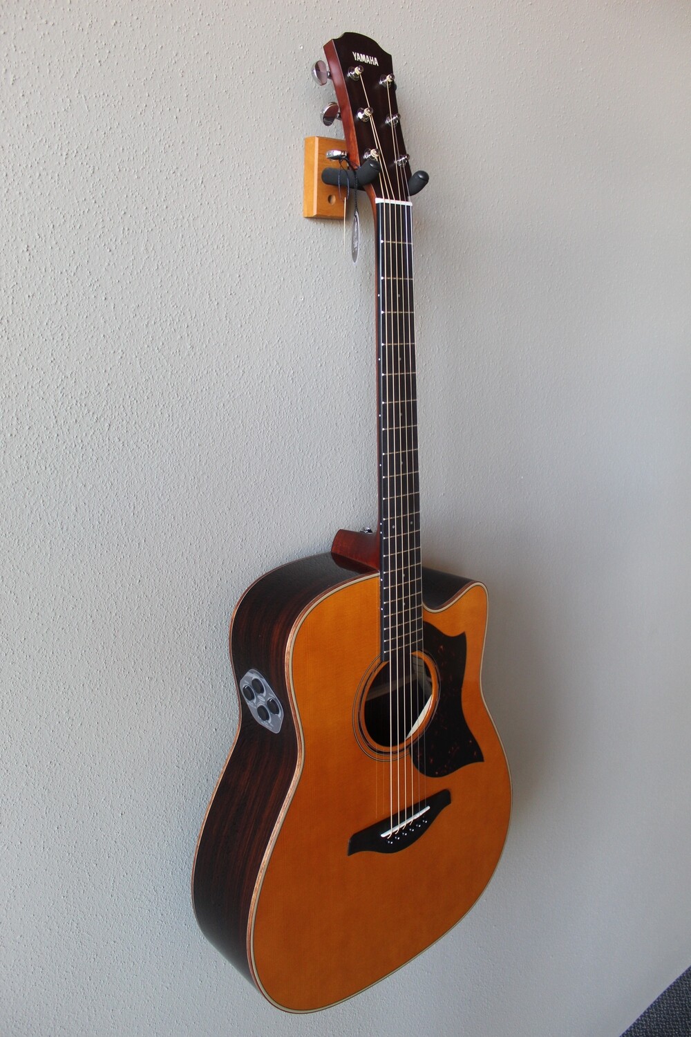Yamaha A3R ARE Dreadnought Cutaway Acoustic/Electric Guitar