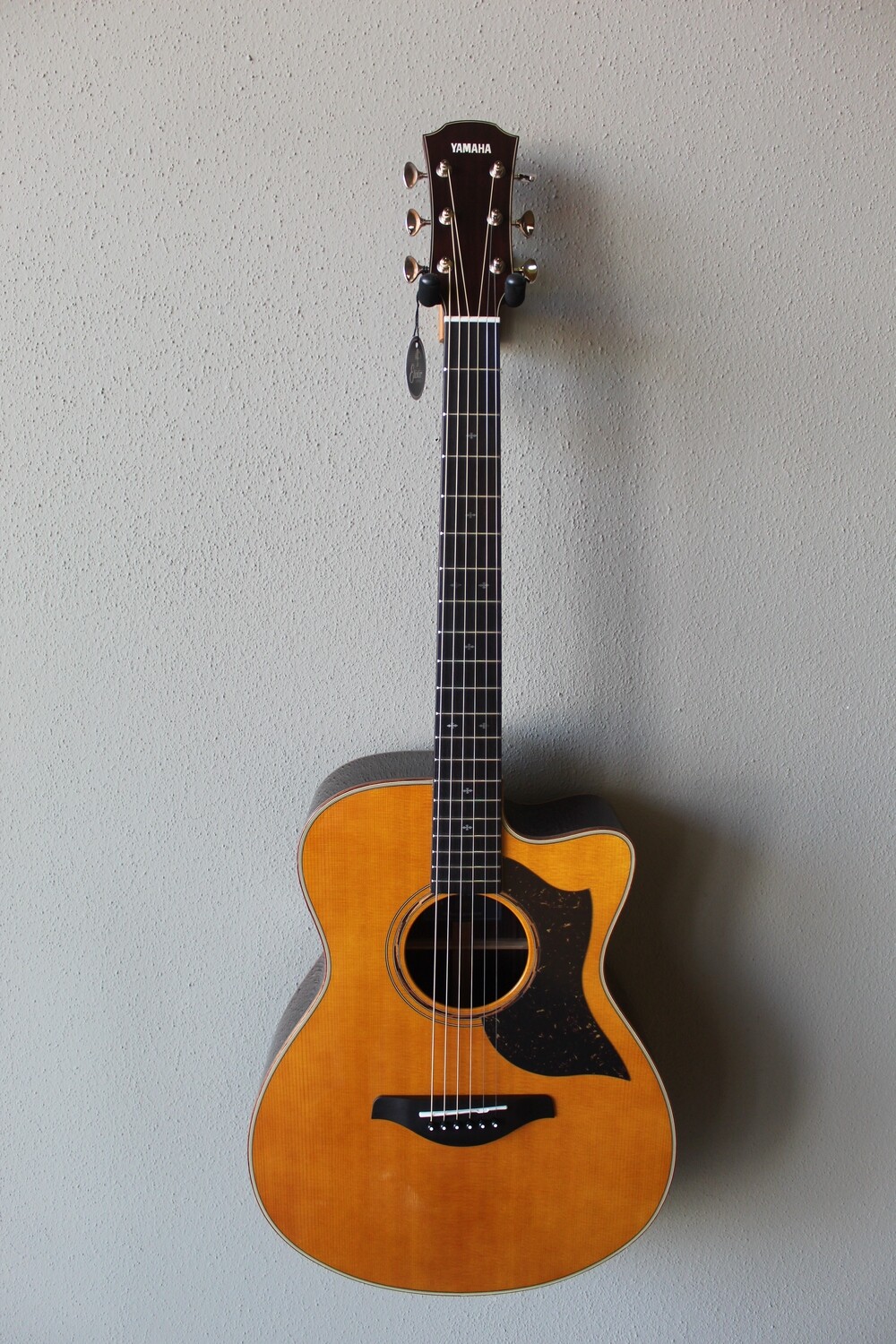Yamaha AC5R ARE Concert Cutaway Acoustic/Electric Guitar