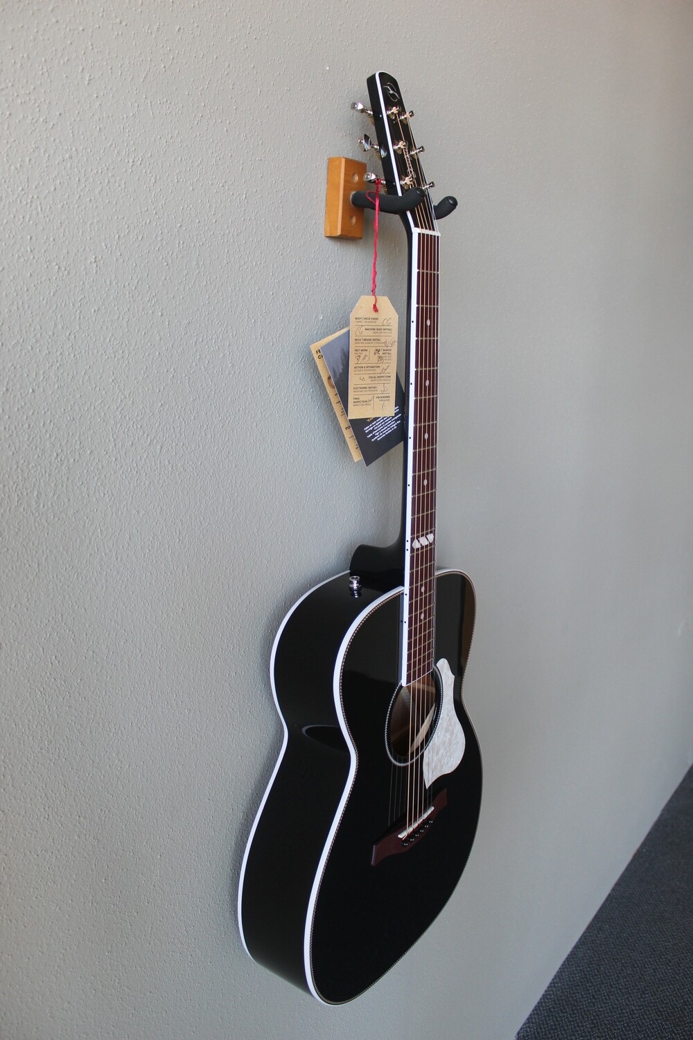 Seagull Artist Limited Tuxedo EQ Acoustic/Electric Guitar