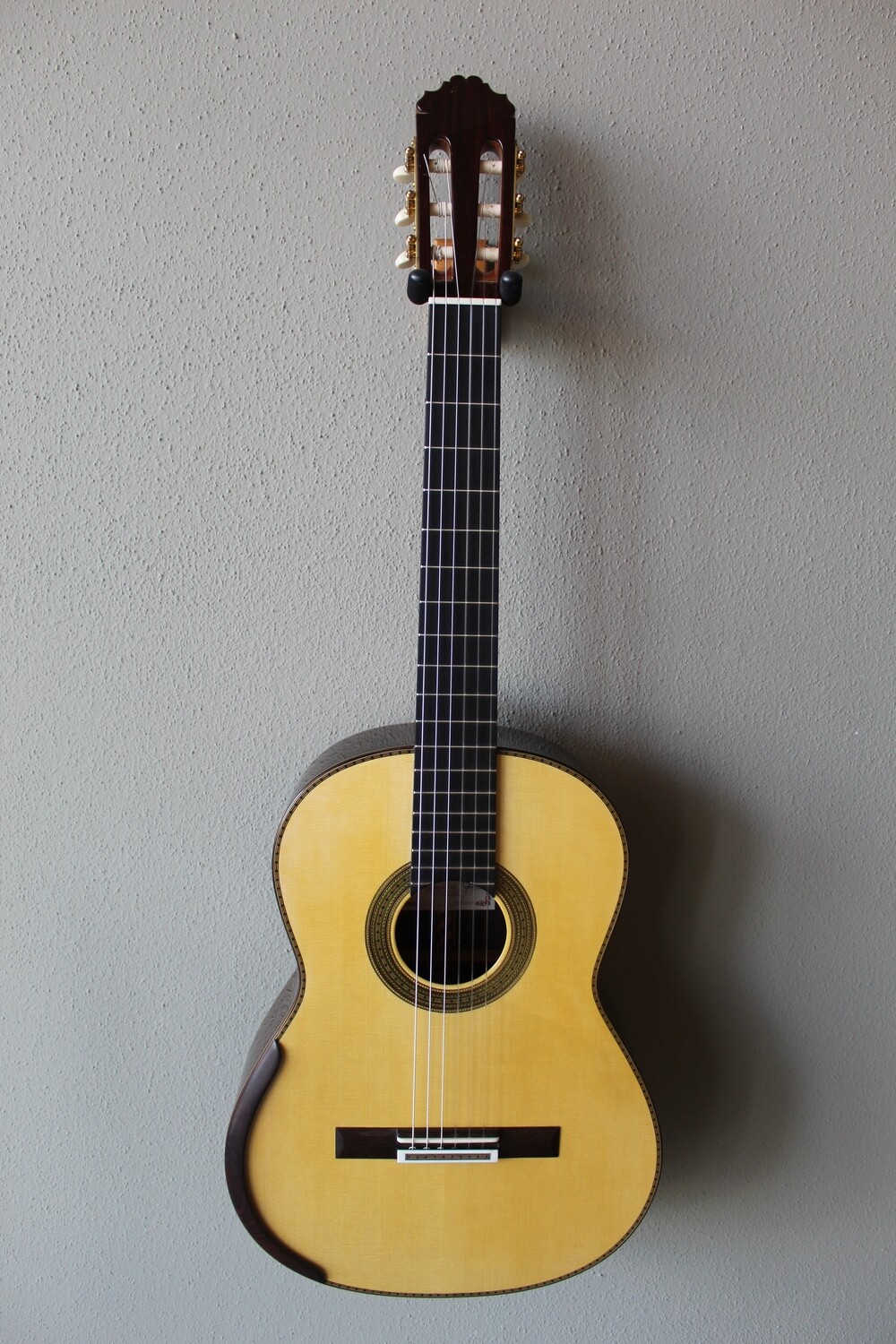 Francisco Navarro Grand Concert Classical Guitar with Armrest - Spruce Top