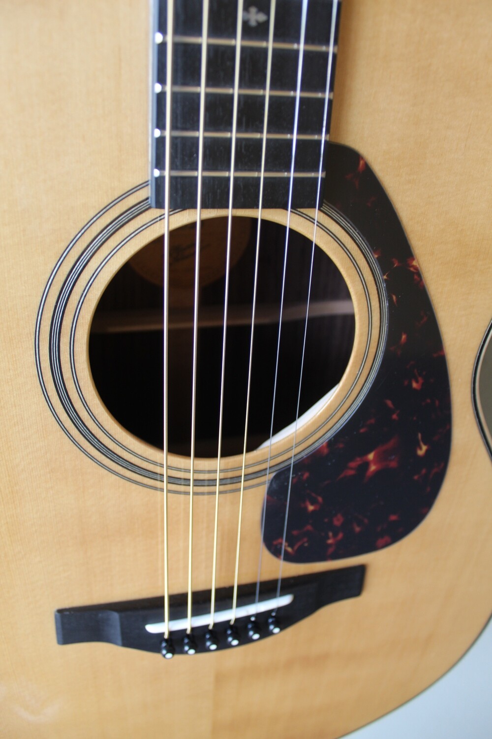 Yamaha LS26 ARE Concert Acoustic Guitar