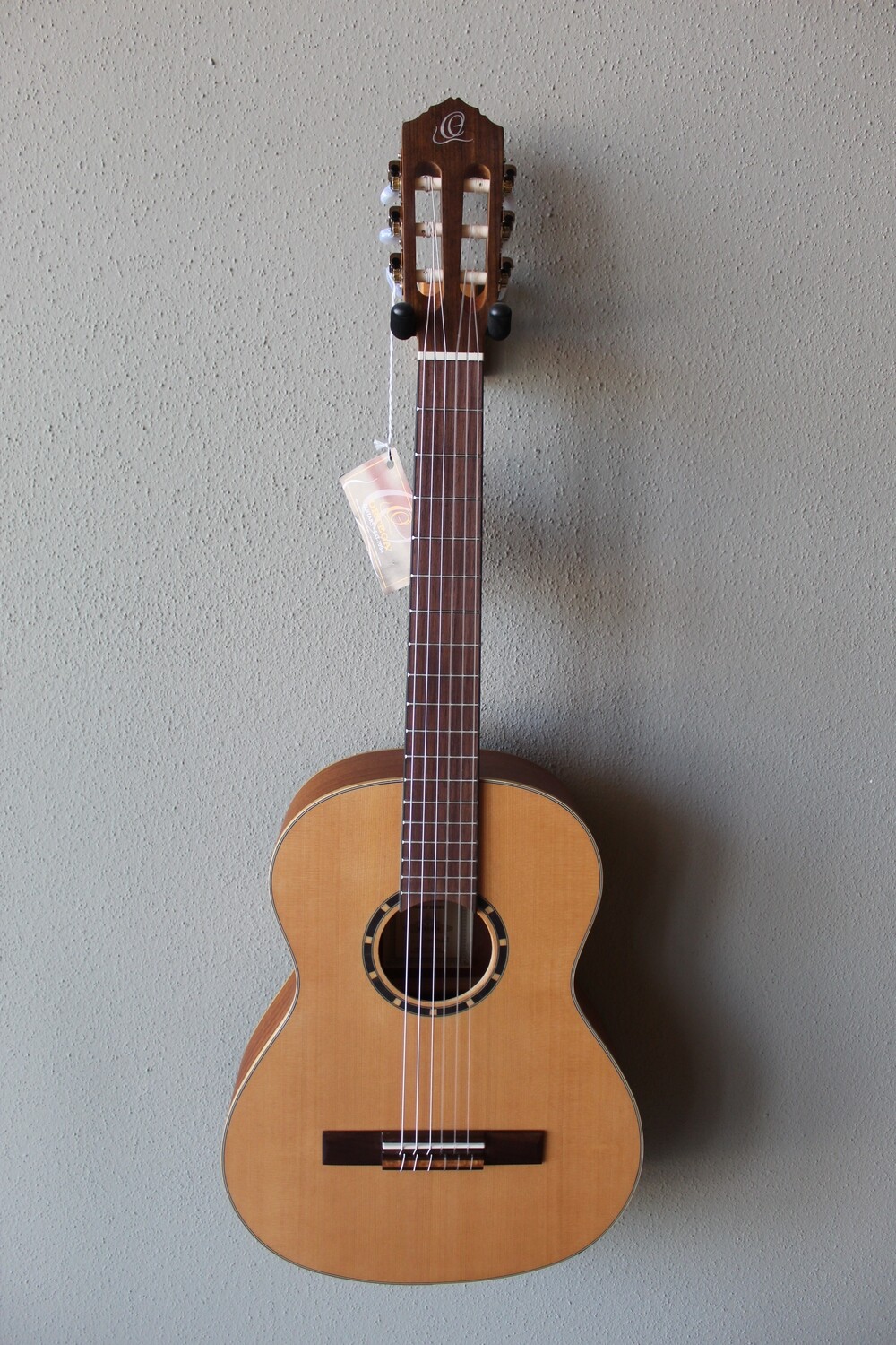 Ortega R122-3/4 Three Quarter Size Nylon String Classical Guitar with Gig Bag