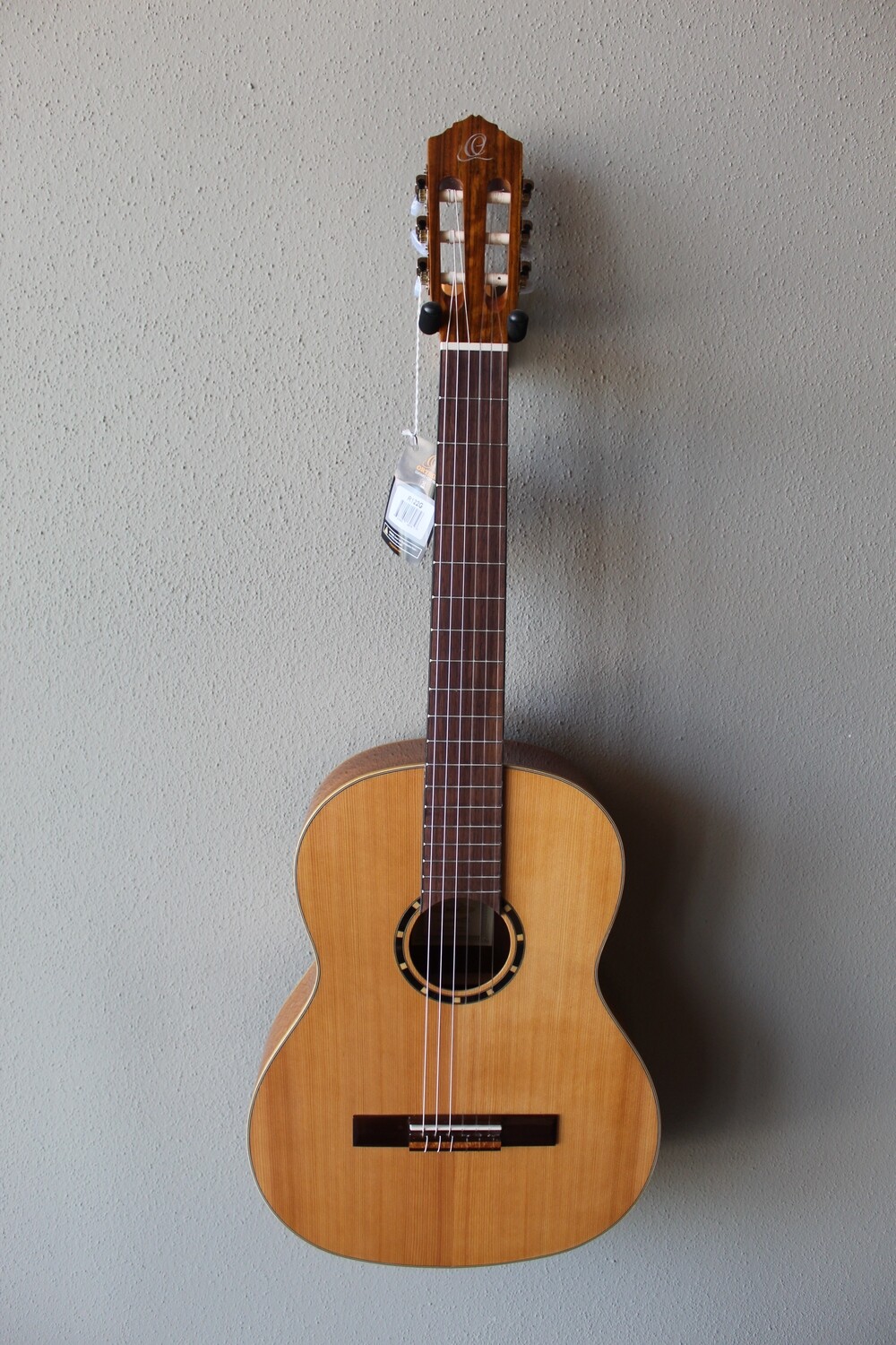 Ortega R122G Full Size Nylon String Classical Guitar with Deluxe Gig Bag