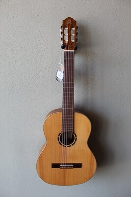 Demo Model Ortega R122G Full Size Nylon String Classical Guitar with Deluxe Gig Bag