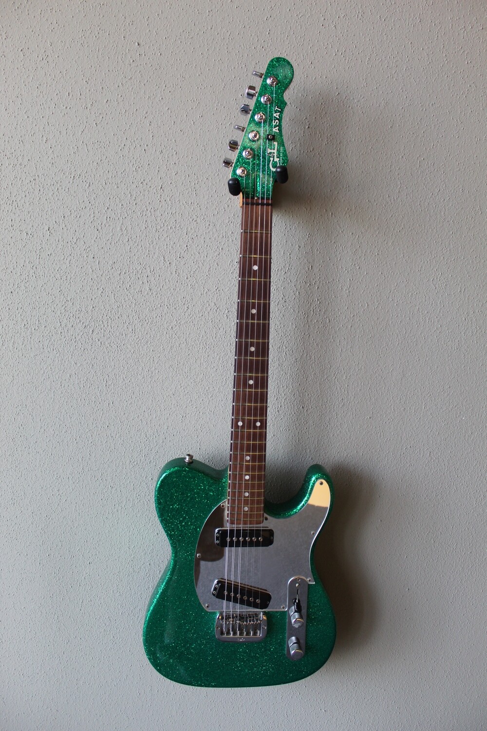 Used G&L Guitars by Leo ASAT Electric Guitar - Green Sparkle