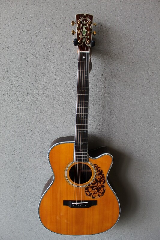 Blueridge BR-183CE 000 Style Acoustic/Electric Guitar with Deluxe Soft Case