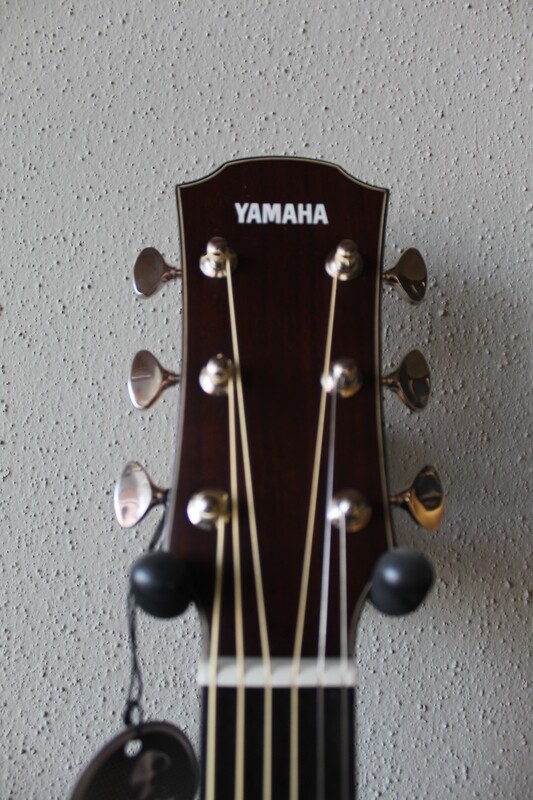 Yamaha AC5R ARE Concert Cutaway Acoustic/Electric Guitar - Vintage Natural