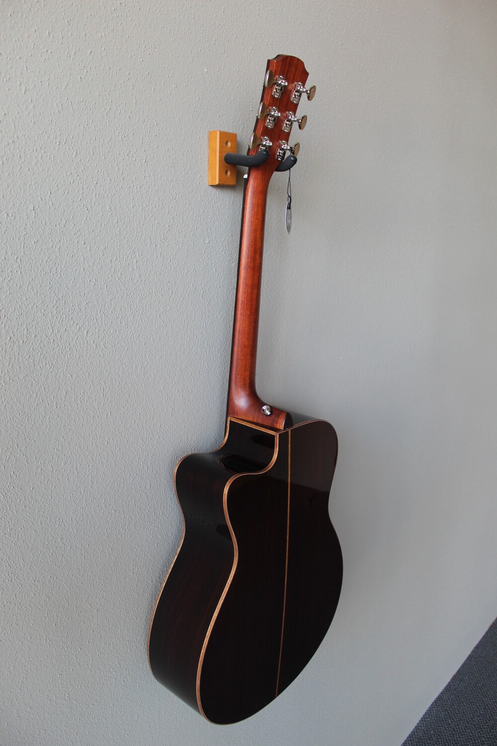 Yamaha AC5R ARE Concert Cutaway Acoustic/Electric Guitar Yamaha AC5R ARE Concert Cutaway Acoustic/Electric Guitar