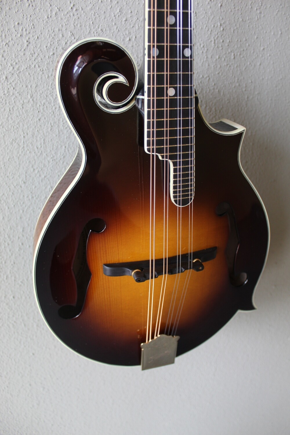 Kentucky KM-1500 Master Series F-Style Mandolin - Sunburst