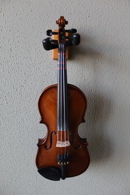 Used Cremona SV-130 Violin Outfit with Case and Bow - 1/8 Size