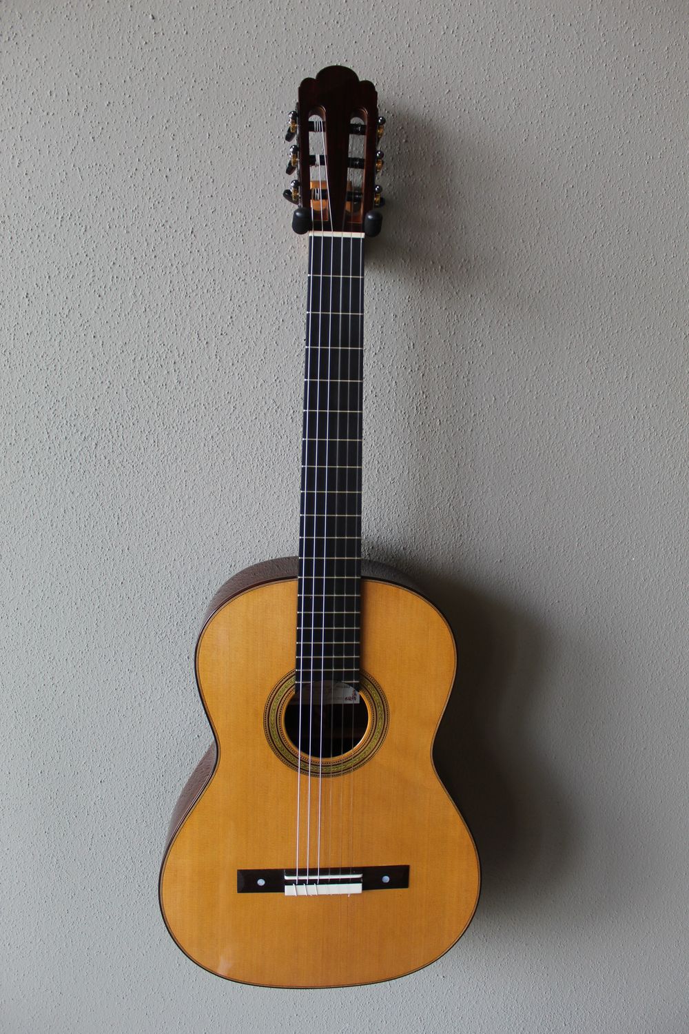 Francisco Navarro Torres Model Cedar Top Grand Concert Classical Guitar Francisco Navarro Torres Model Cedar Top Grand Concert Classical Guitar