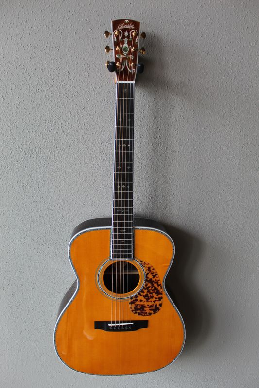 Blueridge BR-183 Historic Series 000 Acoustic Guitar with Deluxe Soft Case