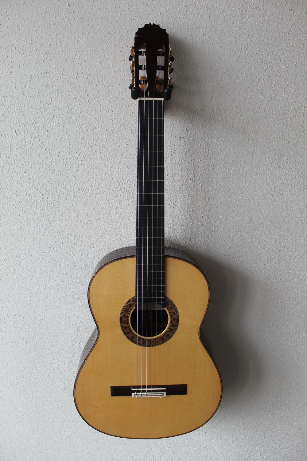 Francisco Navarro Reyes Model Grand Concert Flamenco Negra Guitar