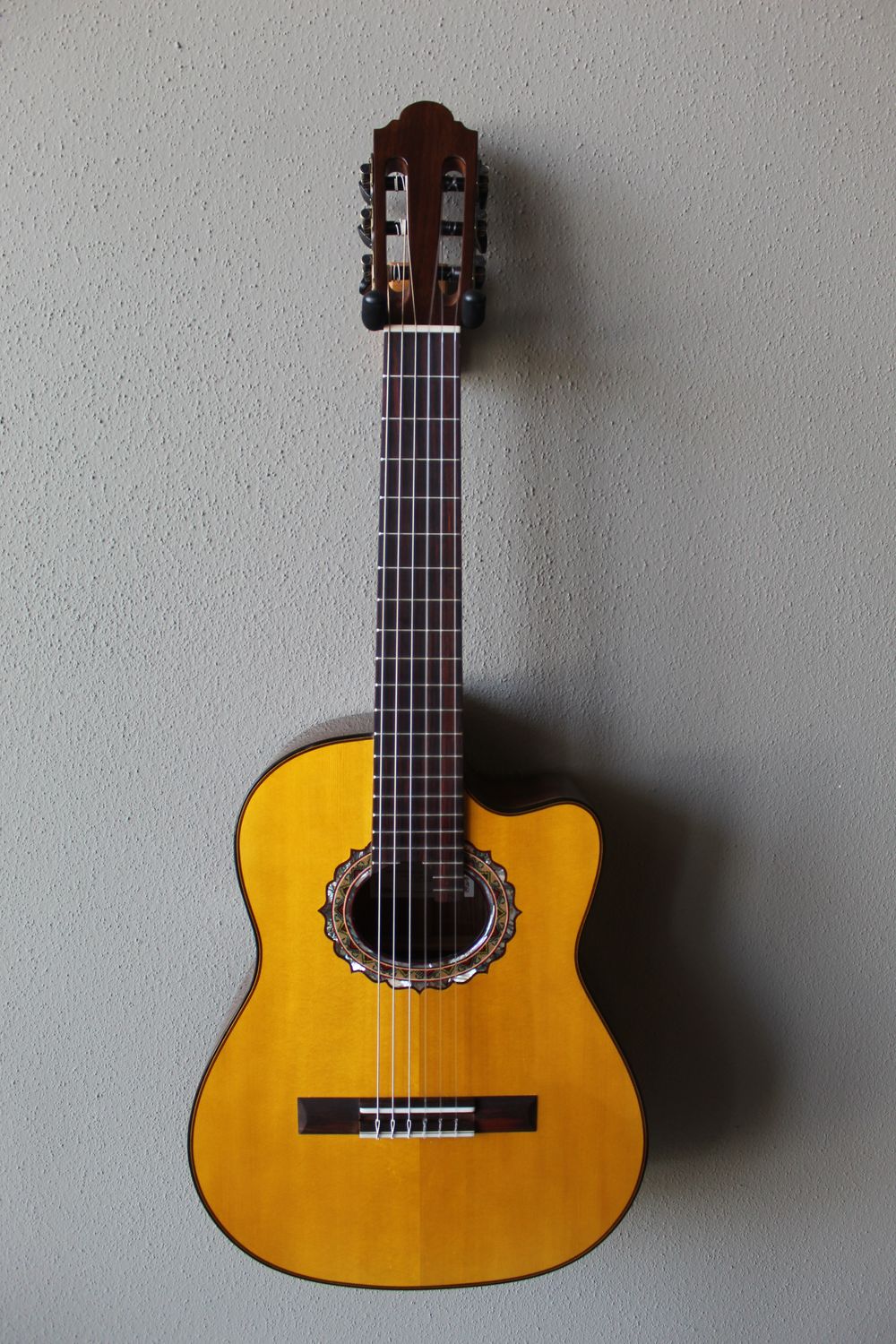 Marlon (Francisco) Navarro Acoustic/Electric Requinto Guitar with Cutaway Marlon (Francisco) Navarro Acoustic/Electric Requinto Guitar with Cutaway