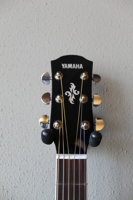 Yamaha APX600 Acoustic/Electric Guitar with Gig Bag - Black