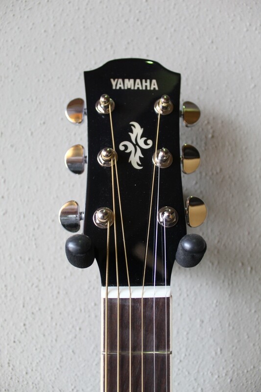 Yamaha APX600 Acoustic/Electric Guitar with Gig Bag - Sunburst