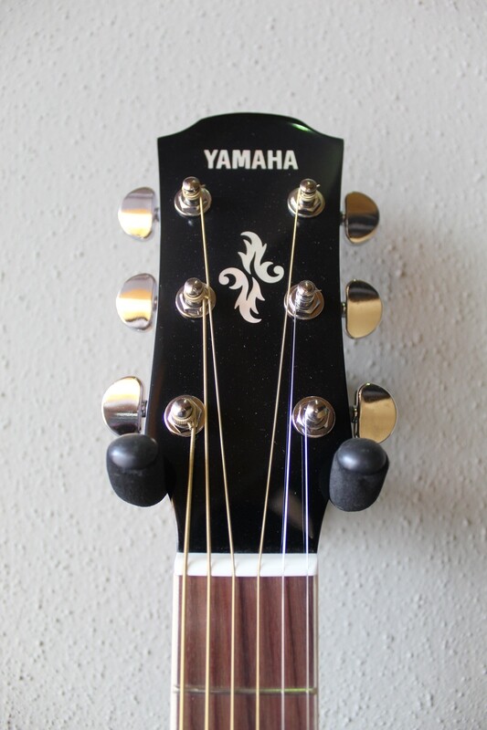 Yamaha APX600 Acoustic/Electric Guitar with Gig Bag - Natural