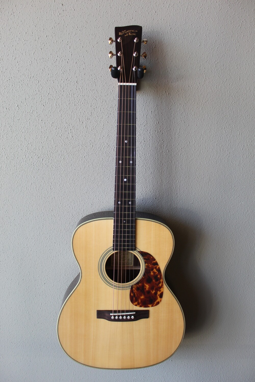 Recording King RO-328 All Solid Acoustic Guitar with Gig Bag - Thin V Neck