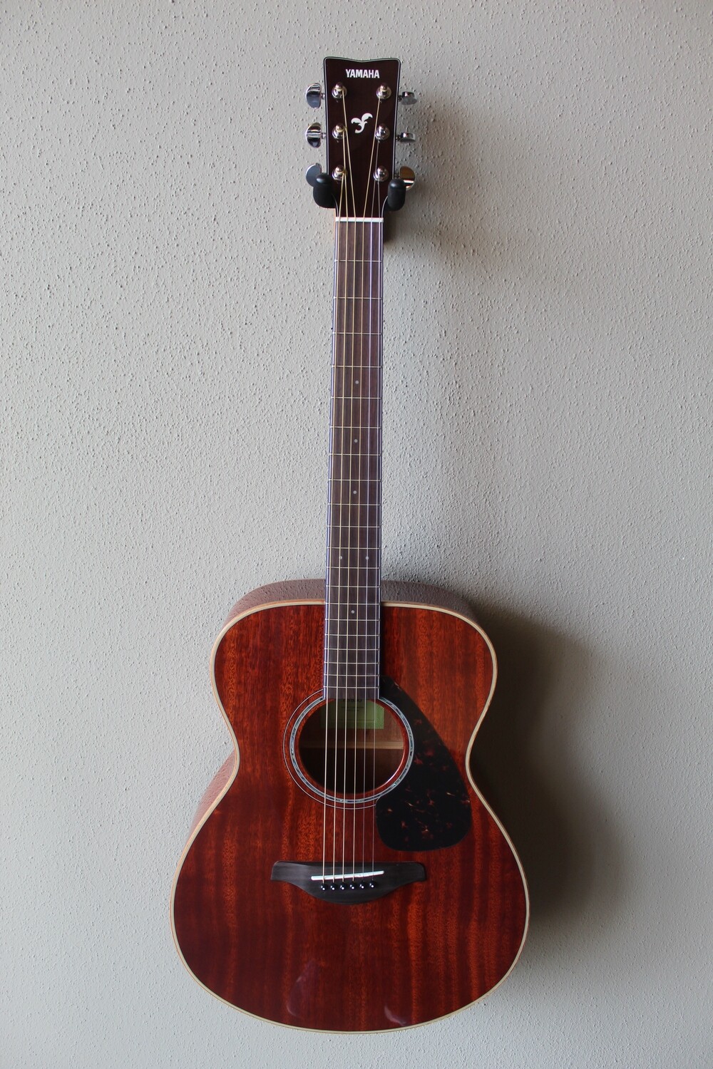 Yamaha FS850 Solid Mahogany Top Concert Acoustic Guitar with Gig Bag Yamaha FS850 Solid Mahogany Top Concert Acoustic Guitar with Gig Bag