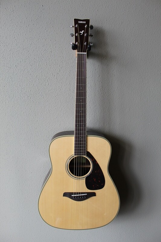 Yamaha FG830 Dreadnought Acoustic Guitar with Gig Bag - Natural