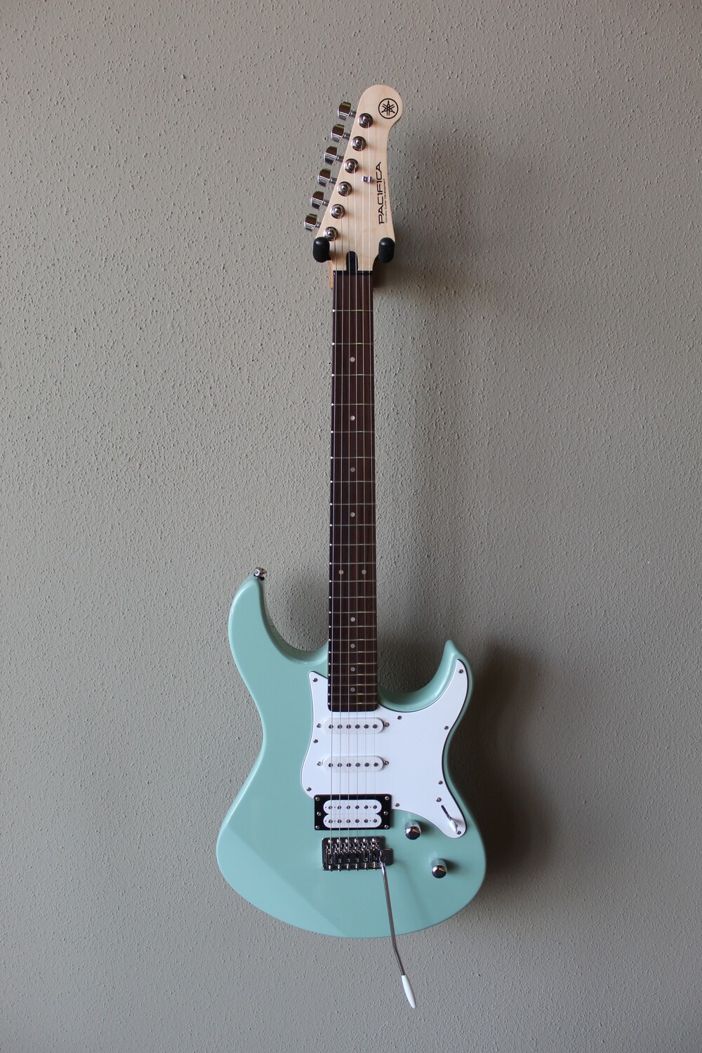 Yamaha PAC112V Pacifica Electric Guitar with Gig Bag - Sonic Blue