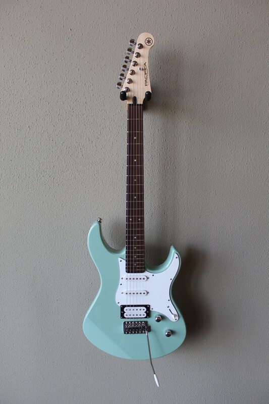 Yamaha PAC112V Pacifica Electric Guitar with Gig Bag - Sonic Blue