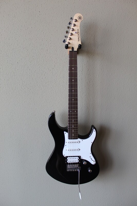 Yamaha PAC112V Pacifica Electric Guitar with Gig Bag - Black