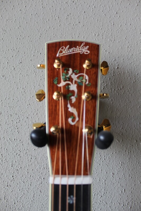Blueridge BR-283 000 Style Acoustic Guitar with Deluxe Soft Case