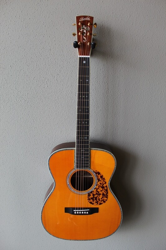 Blueridge BR-283 000 Style Acoustic Guitar with Deluxe Soft Case