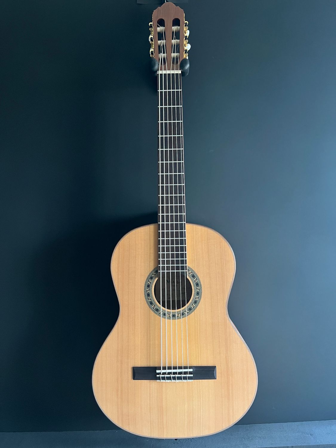 Villela VSCT Contrabass Classical Guitar Villela VSCT Contrabass Classical Guitar