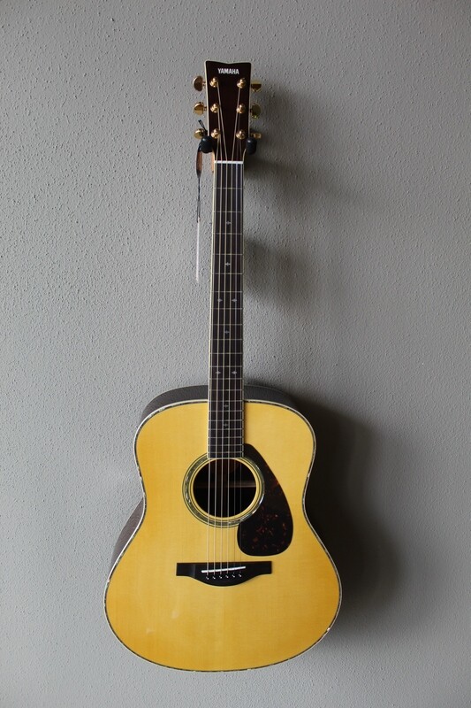 Yamaha LL16D Steel String Jumbo Acoustic/Electric Guitar - Natural