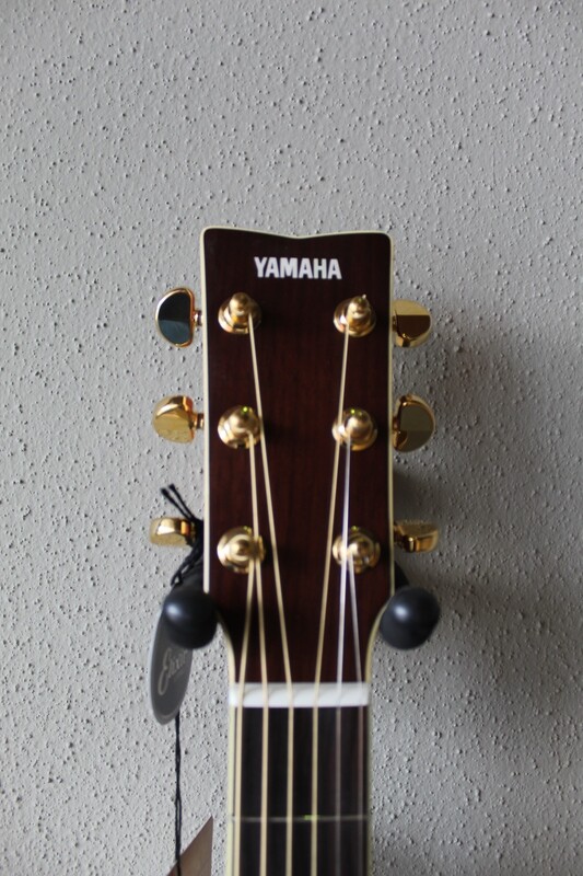 Yamaha LL16D Steel String Jumbo Acoustic/Electric Guitar - Natural