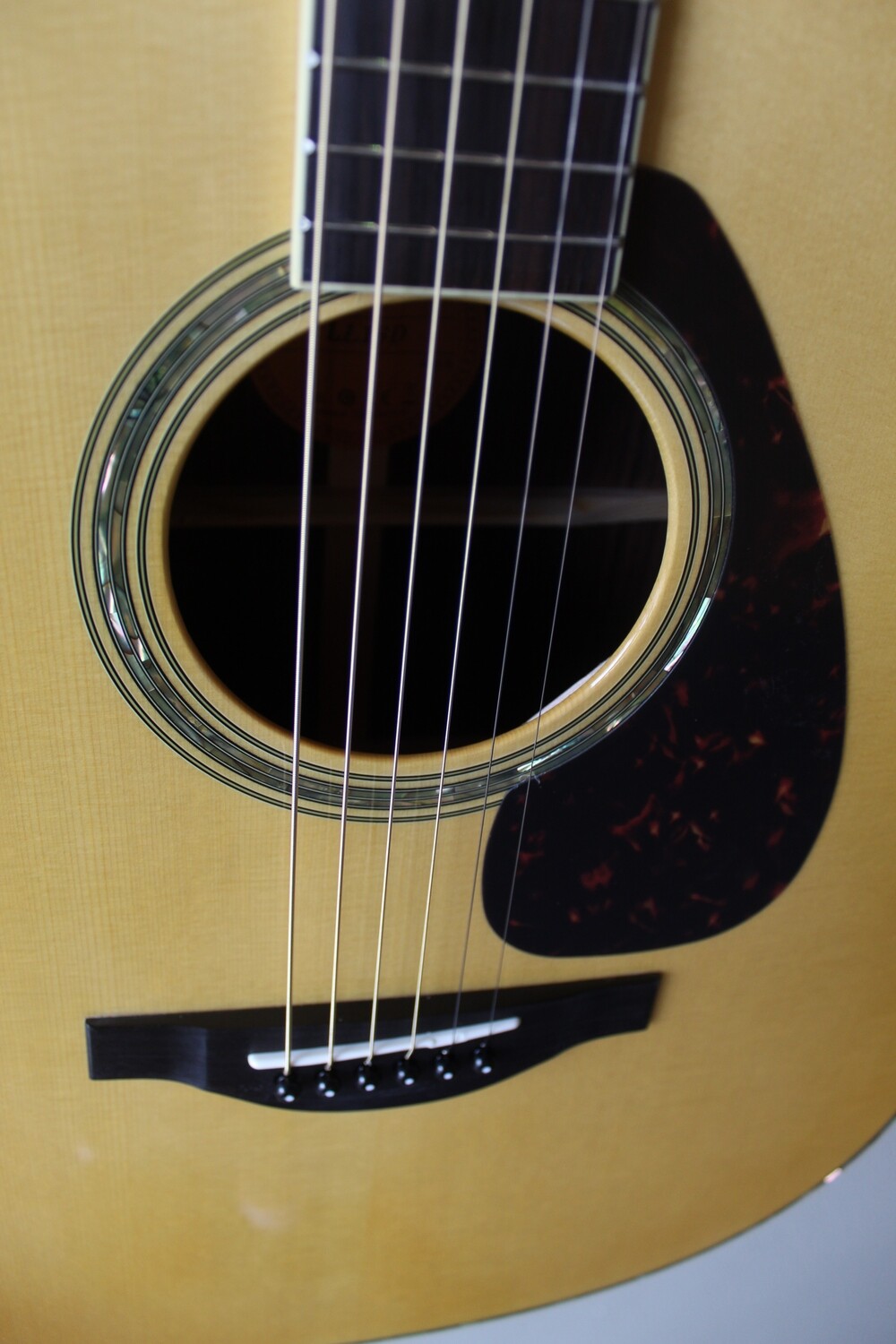 Yamaha LL16D Steel String Jumbo Acoustic/Electric Guitar - Natural