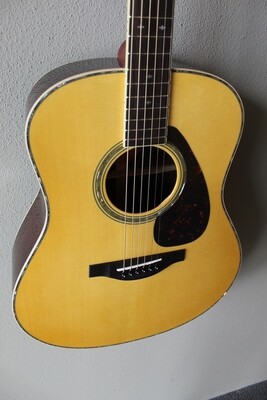 Yamaha LL16D Steel String Jumbo Acoustic/Electric Guitar - Natural
